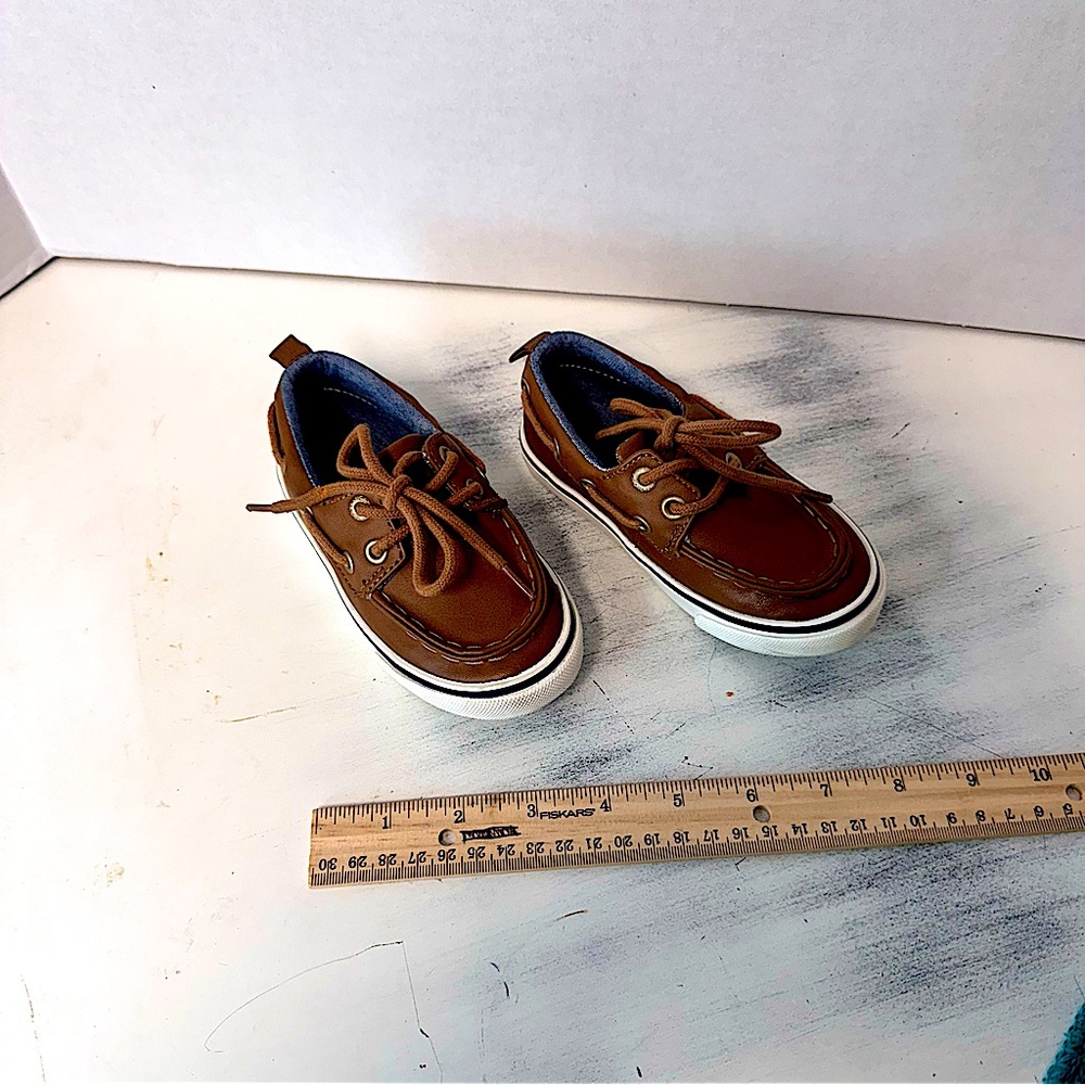 Old Navy Tan loafers , boatshoes, Faux Leather , Metal Eyelets size 7 - Picture 5 of 6
